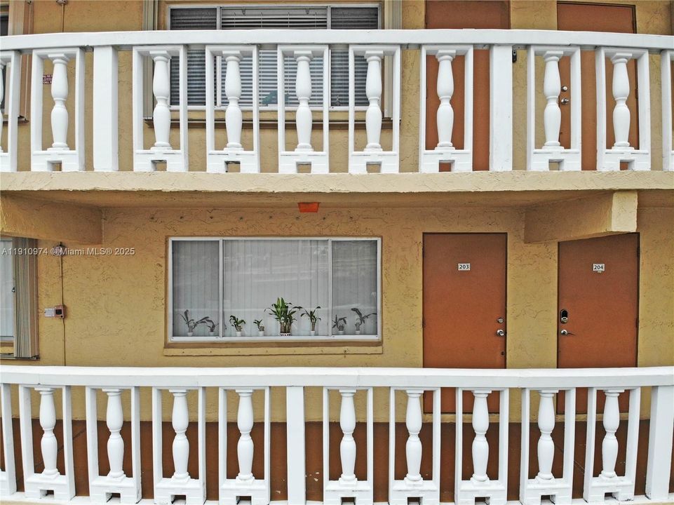 For Sale: $125,000 (1 beds, 1 baths, 650 Square Feet)