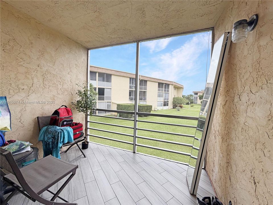 For Sale: $125,000 (1 beds, 1 baths, 650 Square Feet)