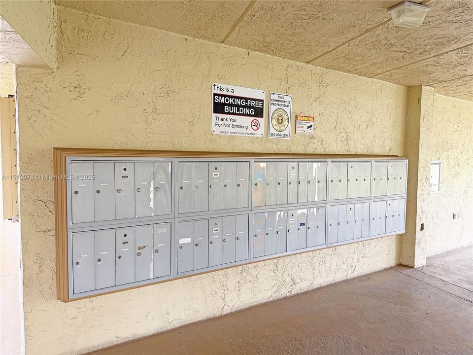 For Sale: $125,000 (1 beds, 1 baths, 650 Square Feet)