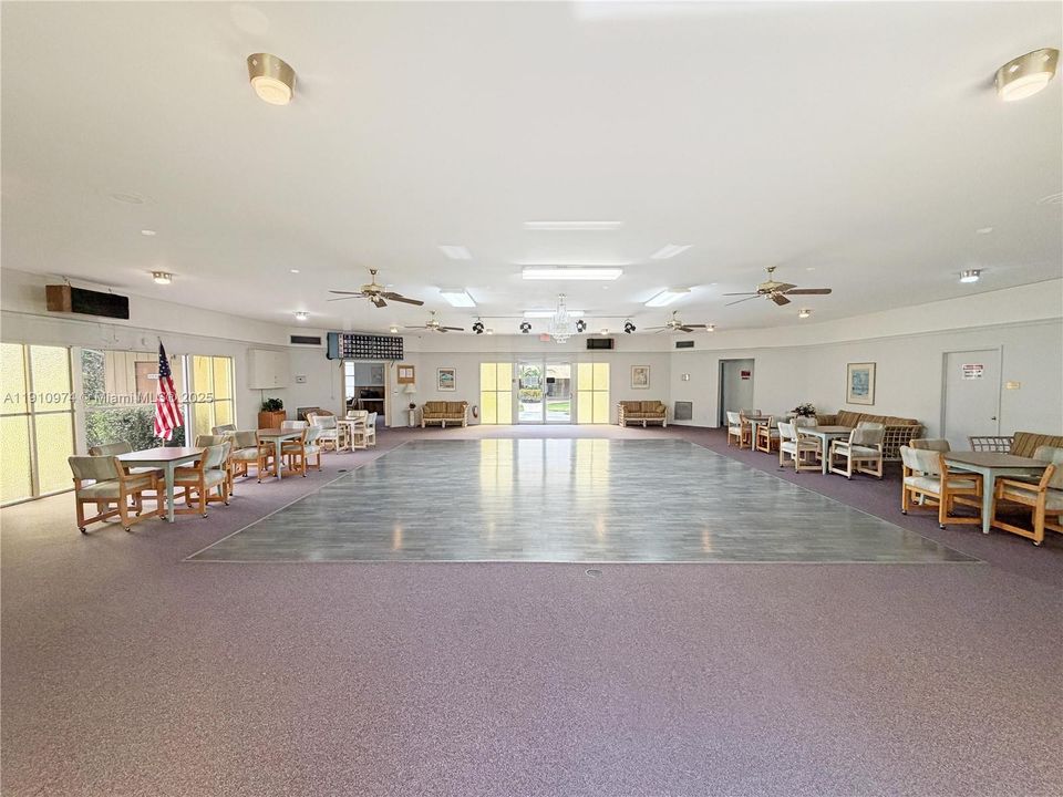 For Sale: $125,000 (1 beds, 1 baths, 650 Square Feet)