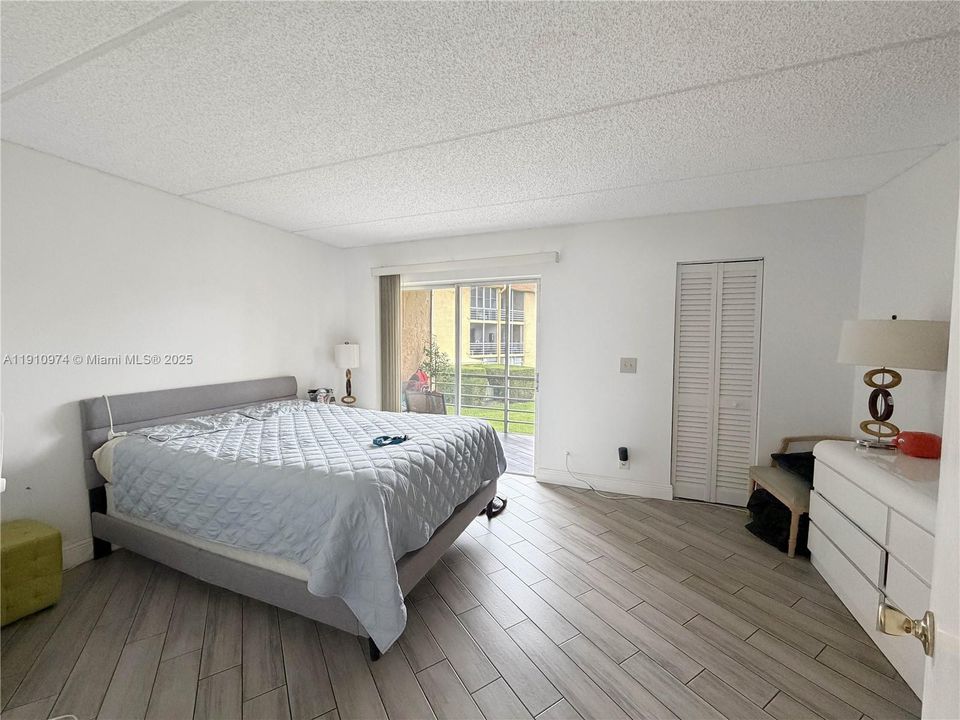 For Sale: $125,000 (1 beds, 1 baths, 650 Square Feet)