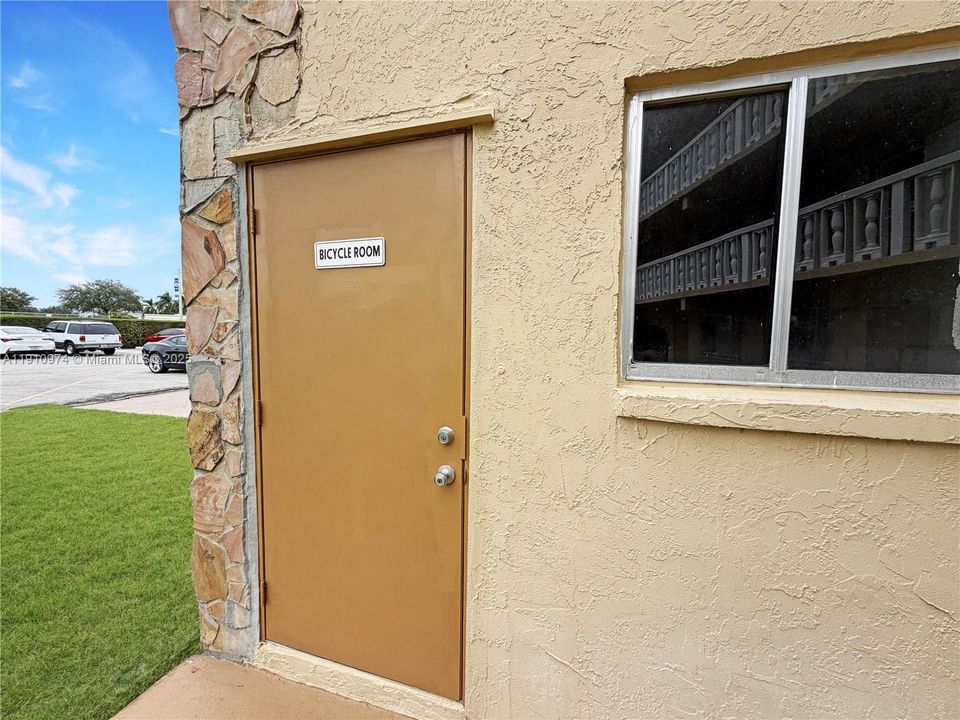 For Sale: $125,000 (1 beds, 1 baths, 650 Square Feet)