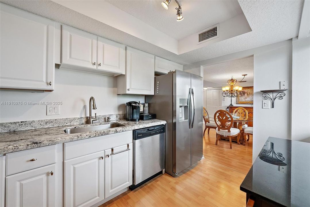 For Rent: $5,500 (2 beds, 2 baths, 1500 Square Feet)