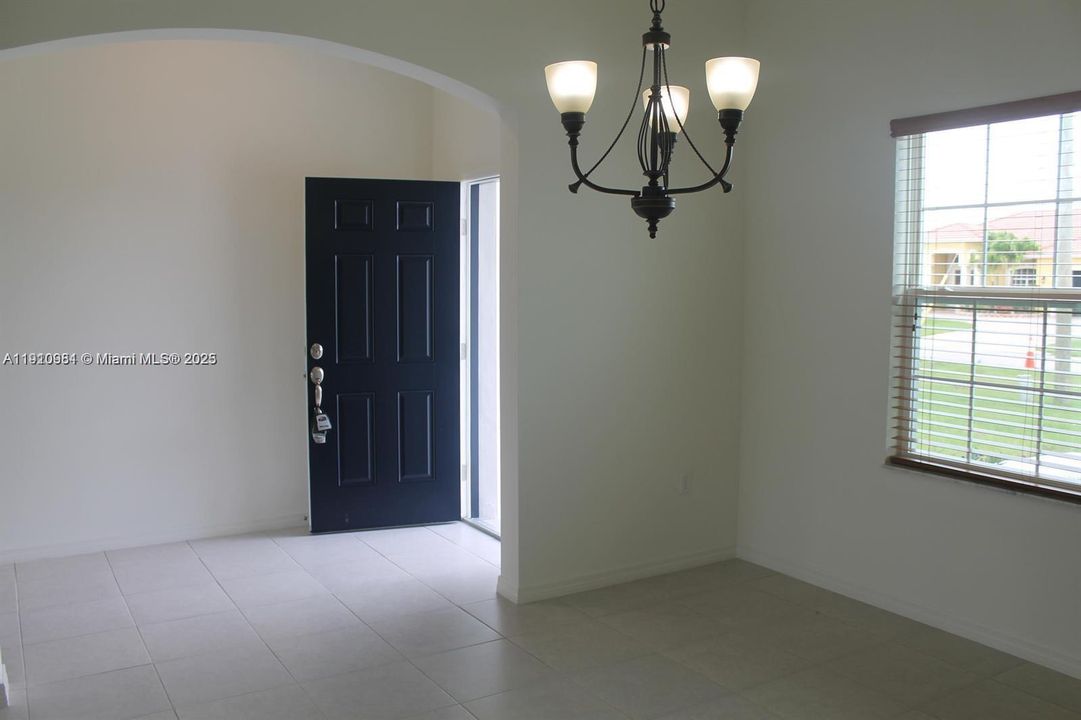 For Rent: $3,400 (4 beds, 3 baths, 2345 Square Feet)