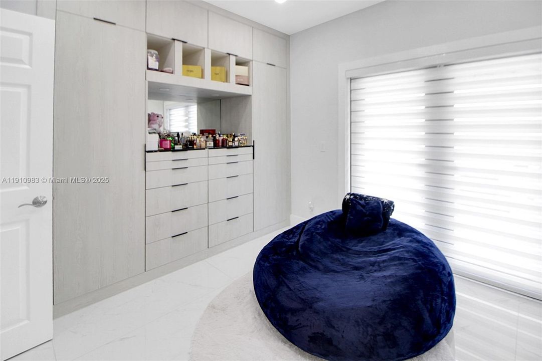 For Sale: $740,000 (3 beds, 2 baths, 1889 Square Feet)