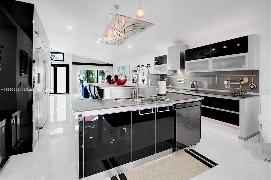 For Sale: $740,000 (3 beds, 2 baths, 1889 Square Feet)