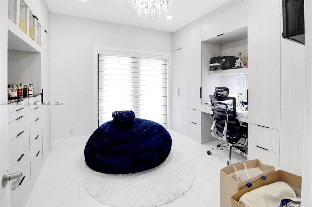 For Sale: $740,000 (3 beds, 2 baths, 1889 Square Feet)