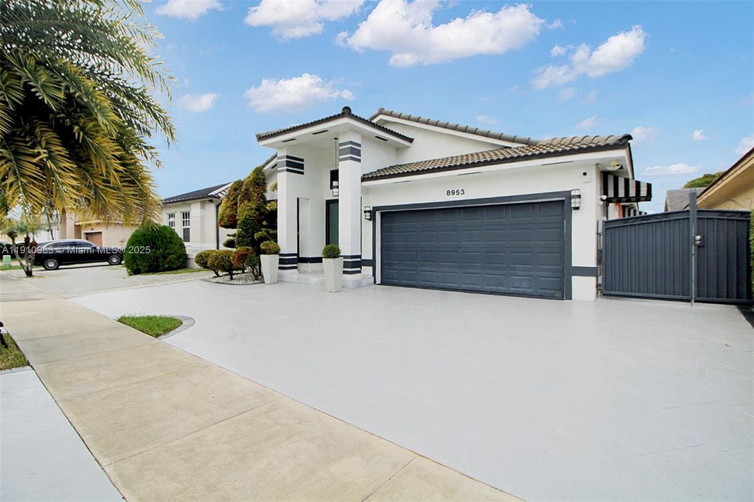 For Sale: $740,000 (3 beds, 2 baths, 1889 Square Feet)