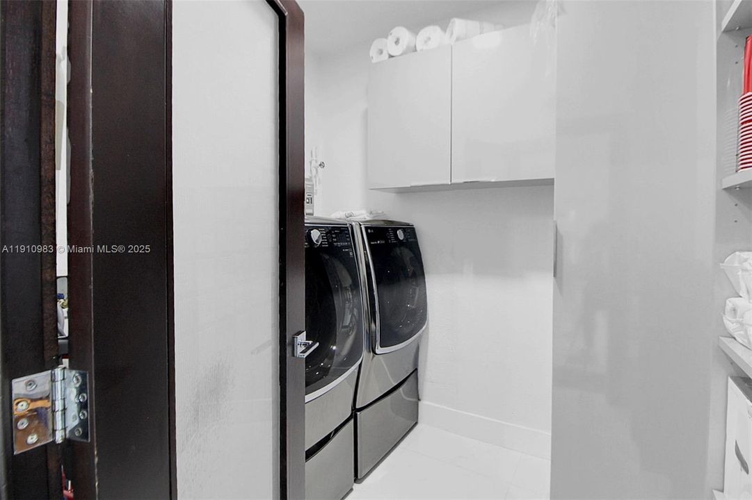 For Sale: $740,000 (3 beds, 2 baths, 1889 Square Feet)