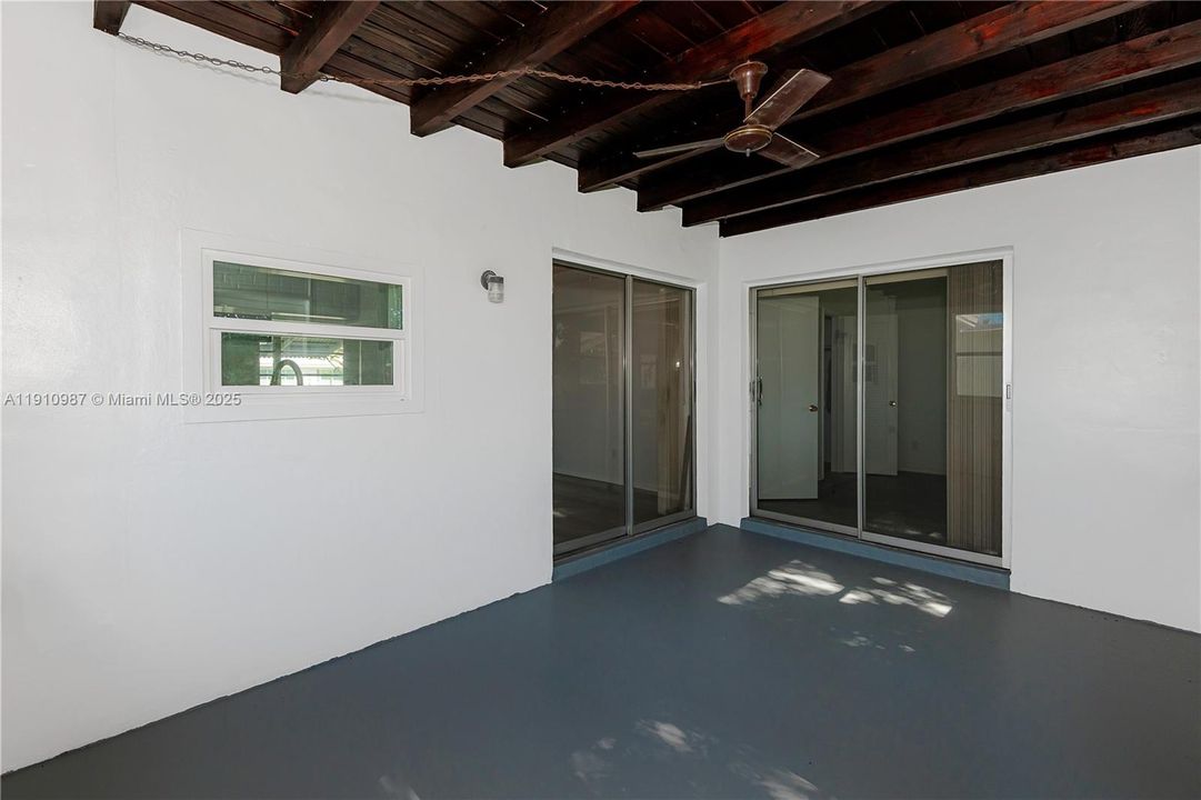 待售: $290,000 (2 贝兹, 1 浴室, 1034 平方英尺)