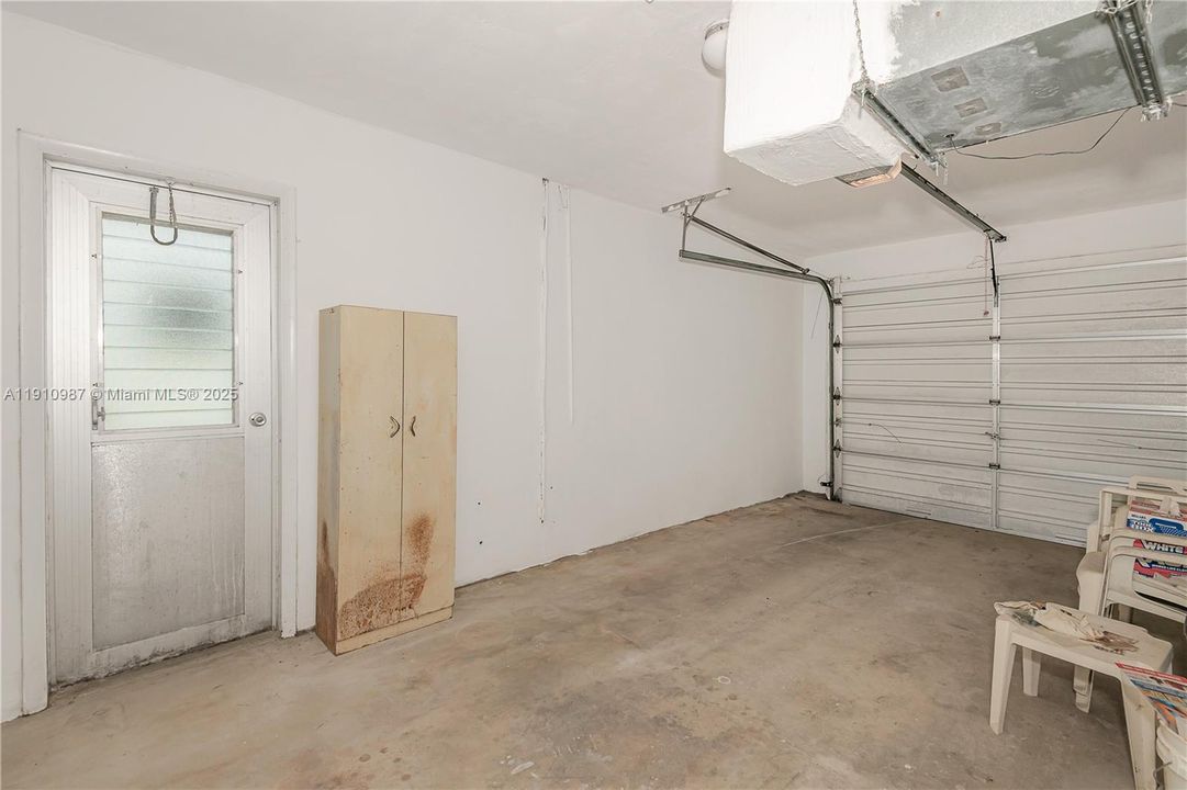 待售: $290,000 (2 贝兹, 1 浴室, 1034 平方英尺)