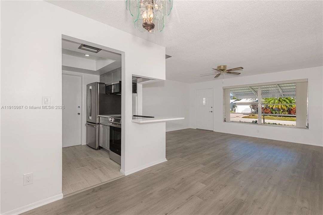 待售: $290,000 (2 贝兹, 1 浴室, 1034 平方英尺)