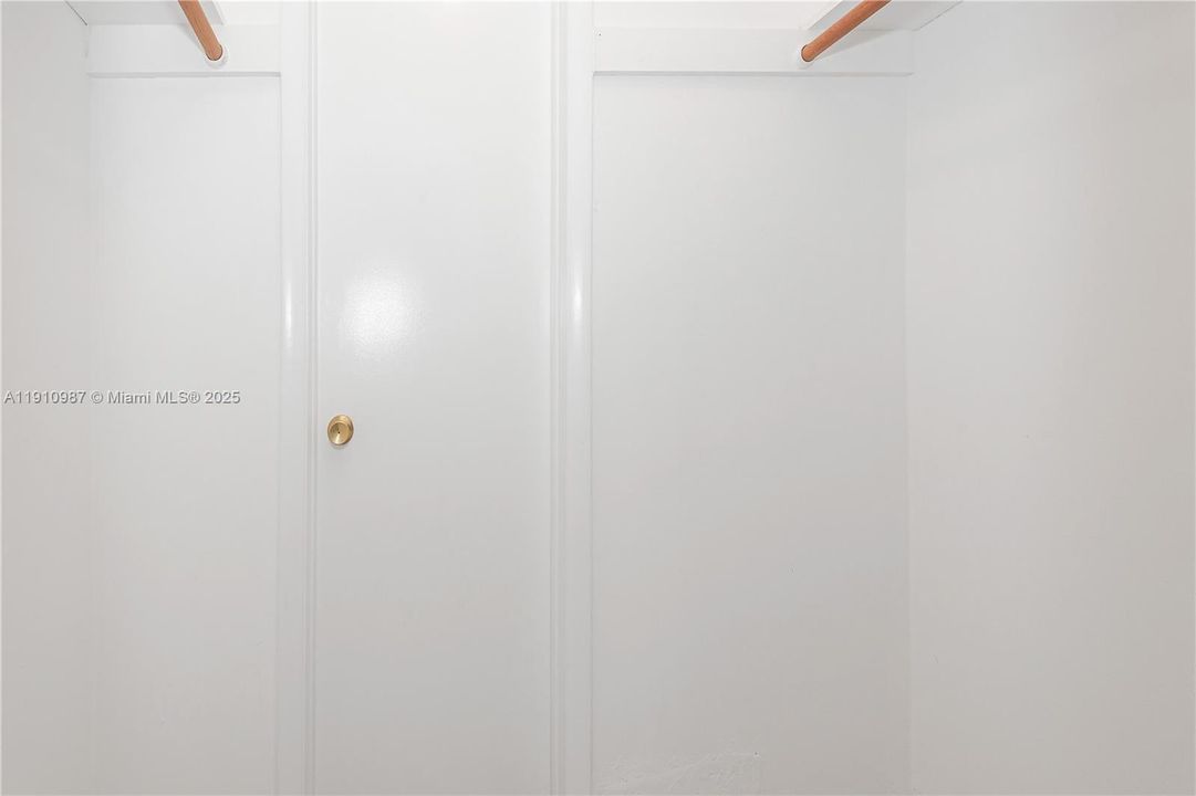 待售: $290,000 (2 贝兹, 1 浴室, 1034 平方英尺)