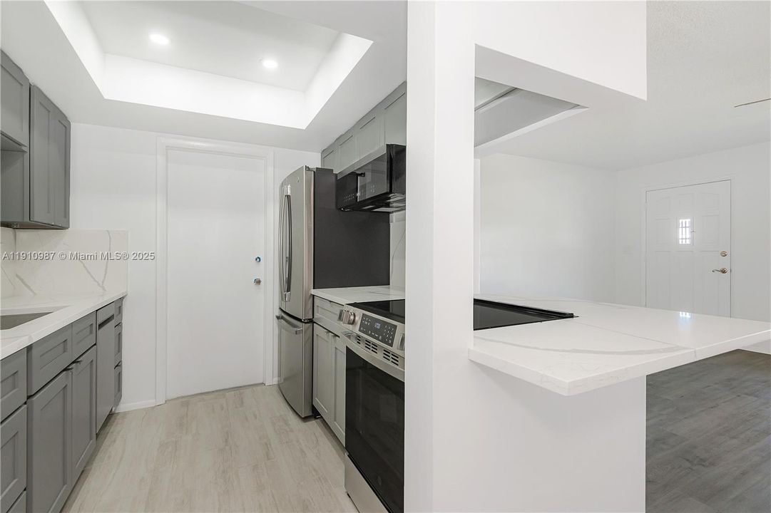 待售: $290,000 (2 贝兹, 1 浴室, 1034 平方英尺)