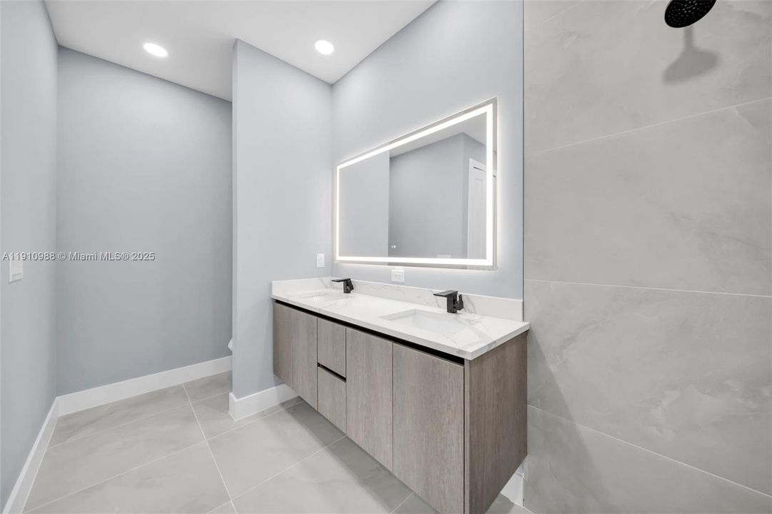 待售: $410,000 (3 贝兹, 2 浴室, 0 平方英尺)