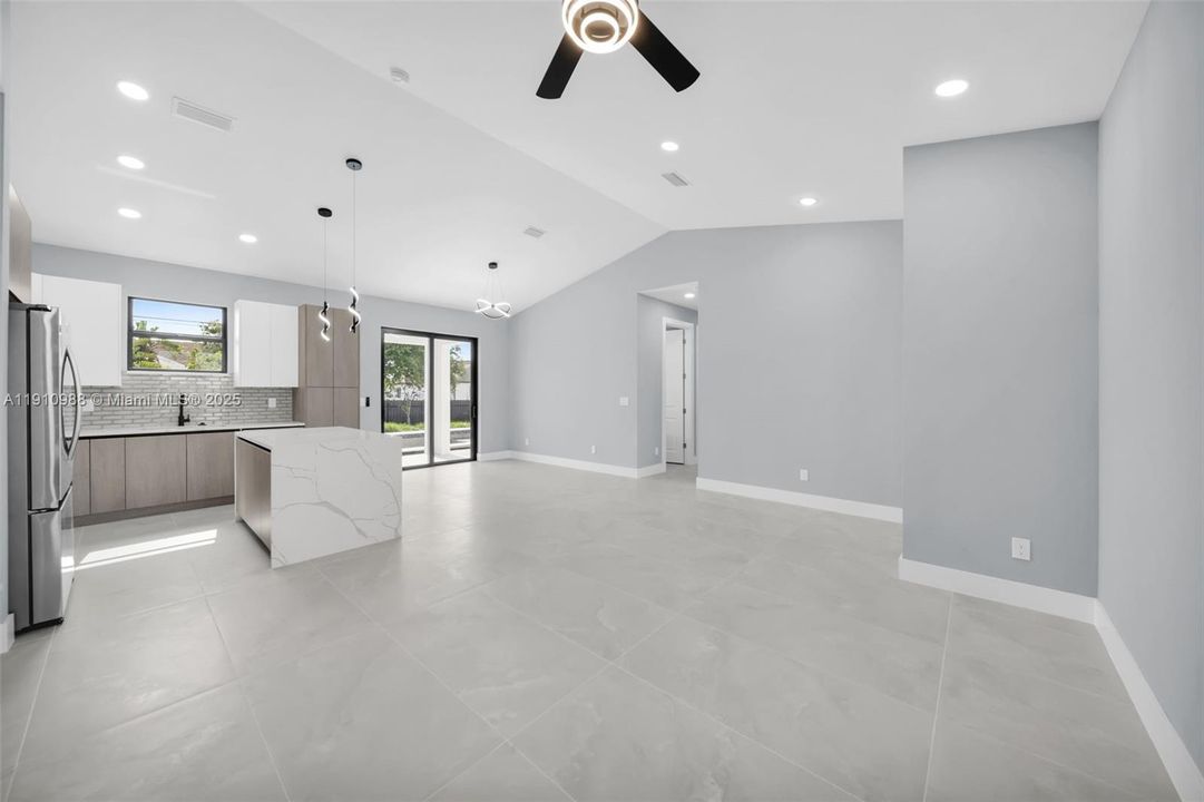 待售: $410,000 (3 贝兹, 2 浴室, 0 平方英尺)