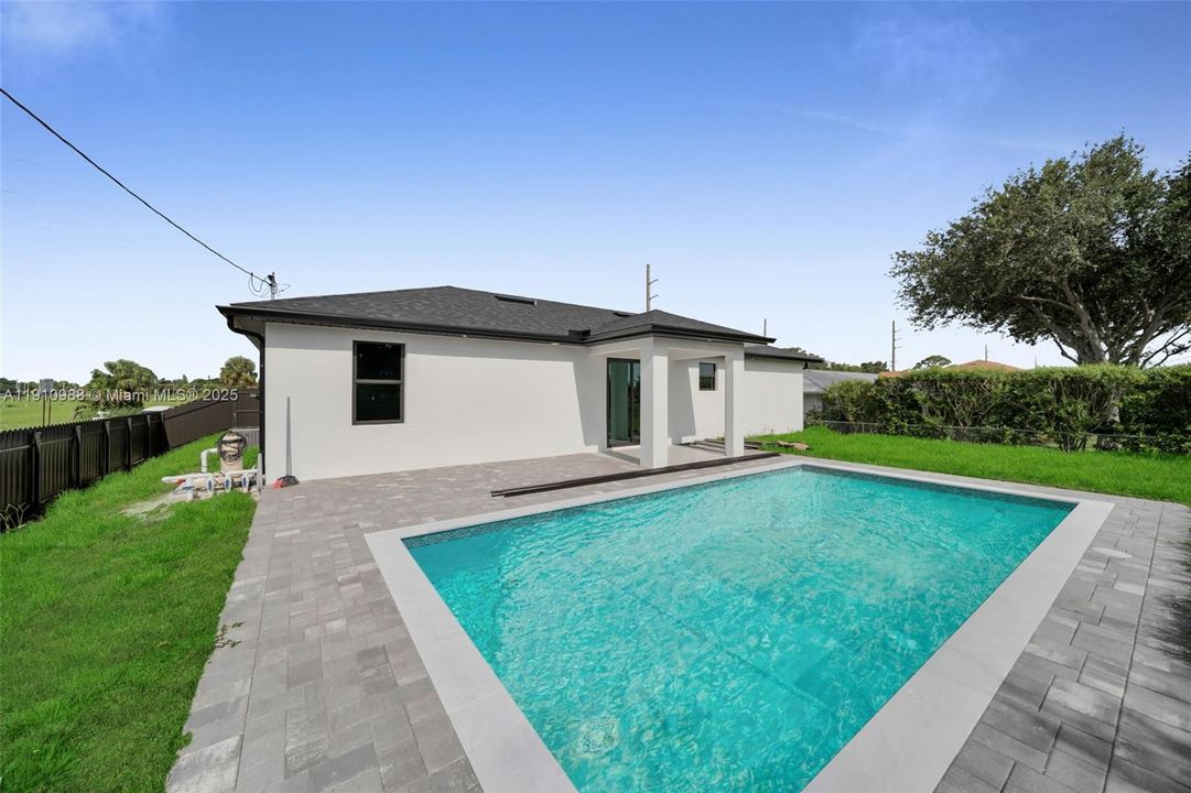 待售: $410,000 (3 贝兹, 2 浴室, 0 平方英尺)