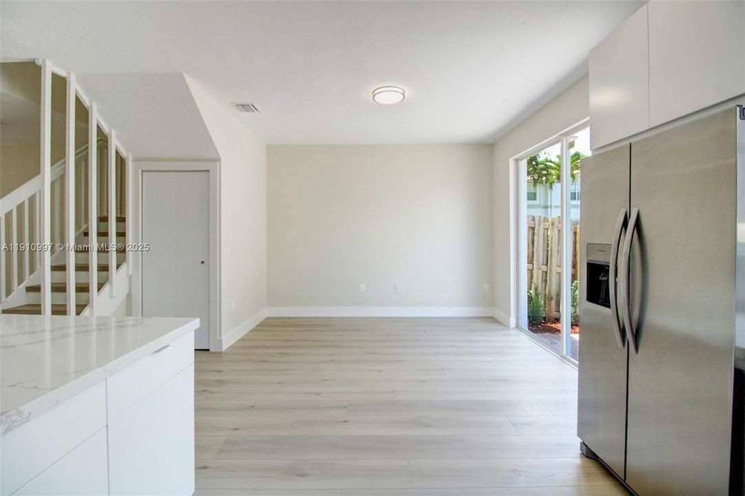 En Venta: $675,000 (3 camas, 2 baños, 1683 Pies cuadrados)