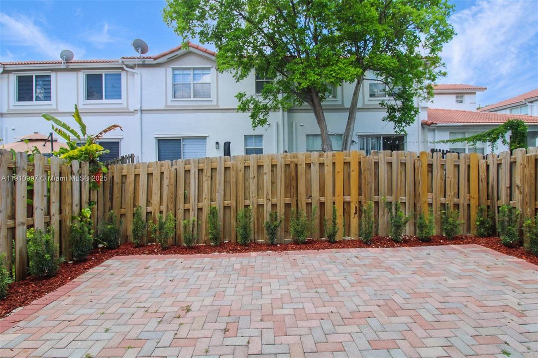 En Venta: $675,000 (3 camas, 2 baños, 1683 Pies cuadrados)