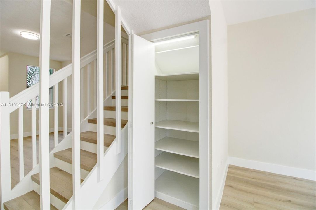 En Venta: $675,000 (3 camas, 2 baños, 1683 Pies cuadrados)