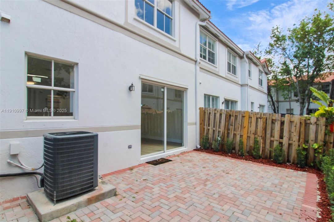 En Venta: $675,000 (3 camas, 2 baños, 1683 Pies cuadrados)