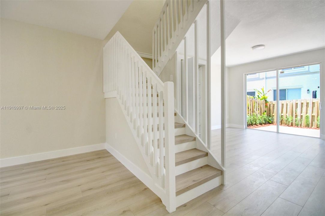 En Venta: $675,000 (3 camas, 2 baños, 1683 Pies cuadrados)