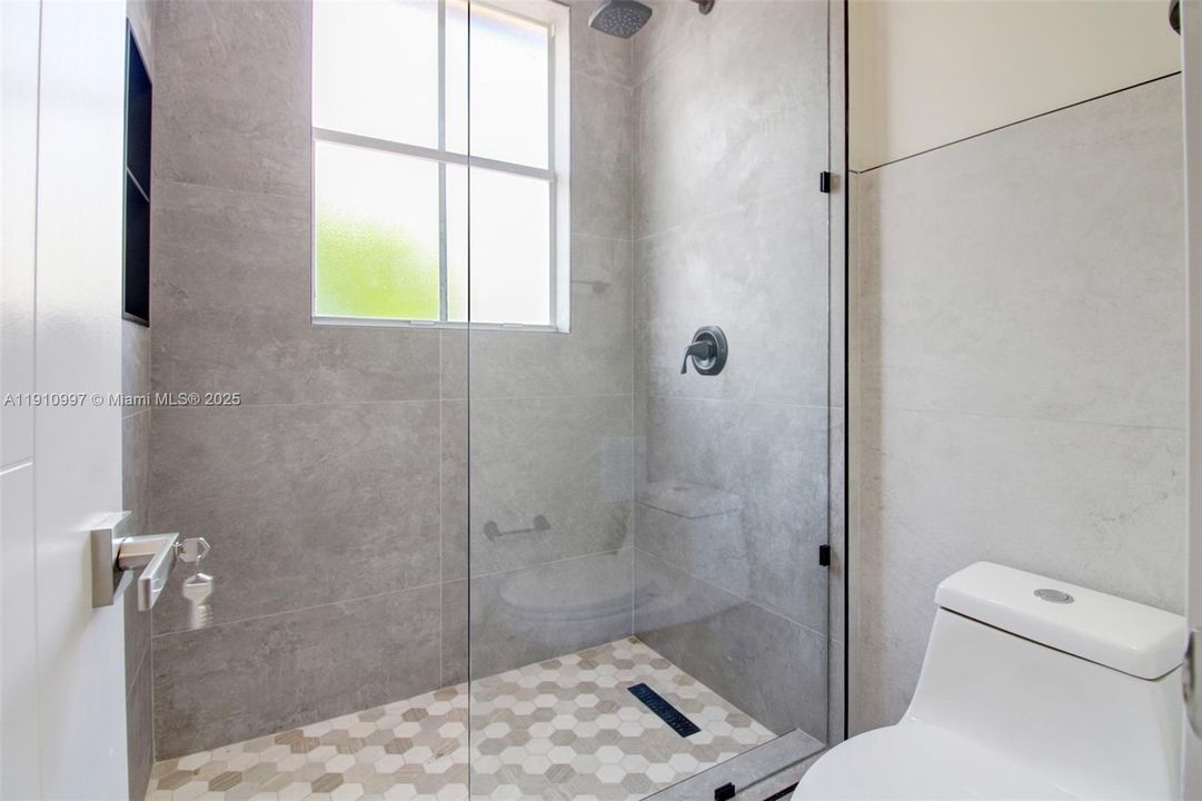 En Venta: $675,000 (3 camas, 2 baños, 1683 Pies cuadrados)