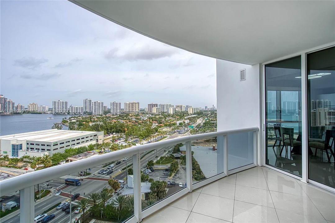 For Sale: $1,295,000 (2 beds, 2 baths, 1649 Square Feet)