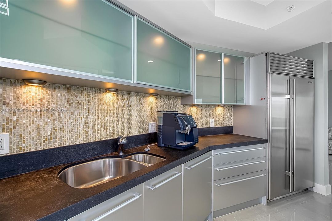 For Sale: $1,295,000 (2 beds, 2 baths, 1649 Square Feet)