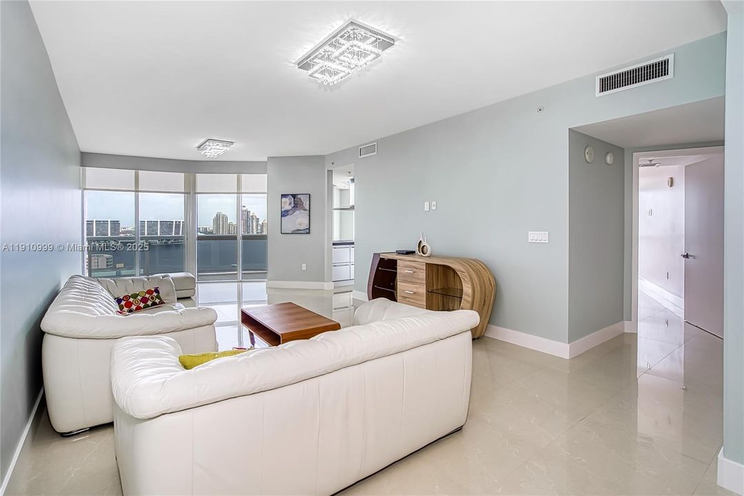 For Sale: $1,295,000 (2 beds, 2 baths, 1649 Square Feet)