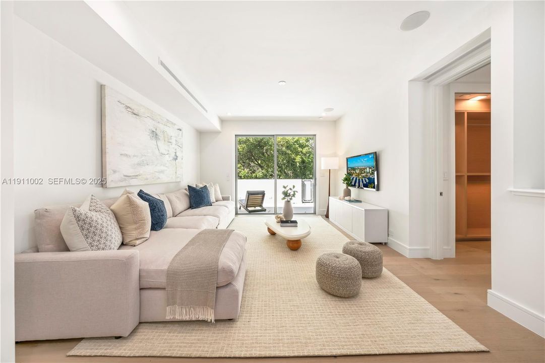 Pajama Lounge / Landing