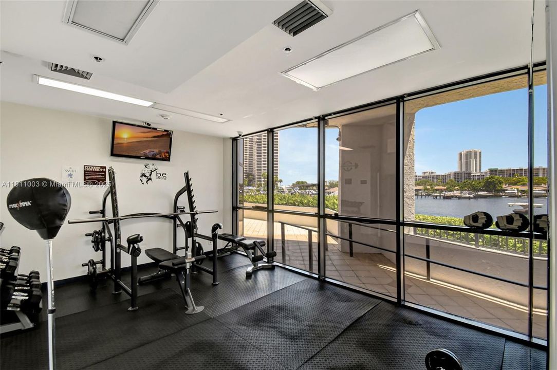 合同活跃: $2,800 (2 贝兹, 1 浴室, 1420 平方英尺)