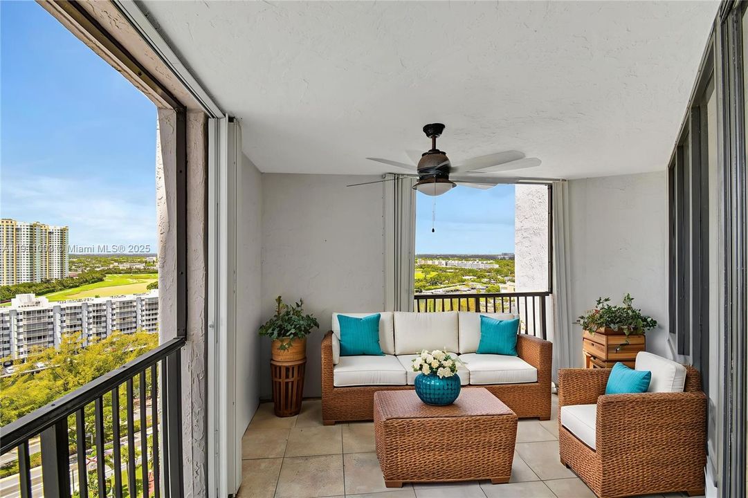 合同活跃: $2,800 (2 贝兹, 1 浴室, 1420 平方英尺)