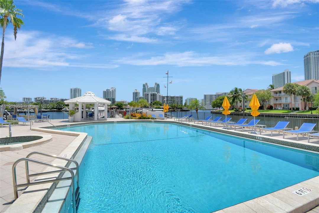 合同活跃: $2,800 (2 贝兹, 1 浴室, 1420 平方英尺)