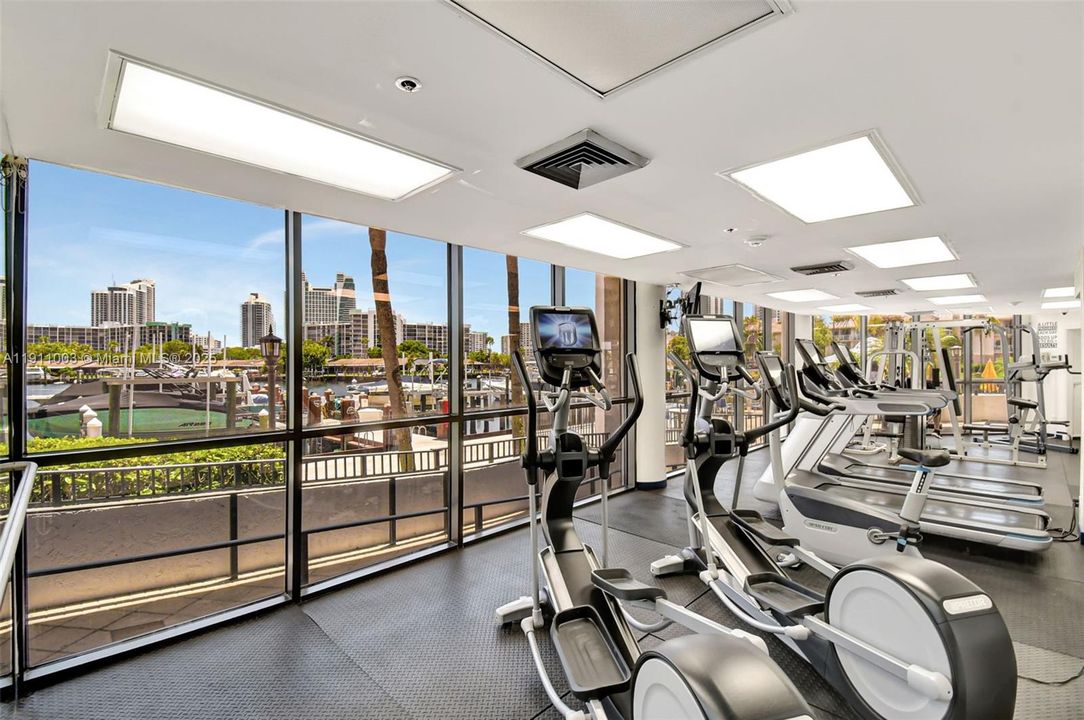 合同活跃: $2,800 (2 贝兹, 1 浴室, 1420 平方英尺)