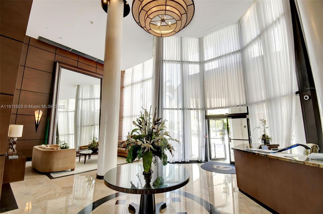 合同活跃: $2,800 (2 贝兹, 1 浴室, 1420 平方英尺)