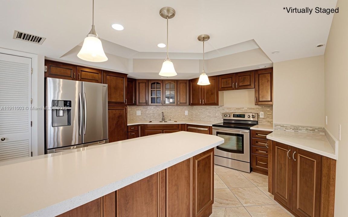 合同活跃: $2,800 (2 贝兹, 1 浴室, 1420 平方英尺)