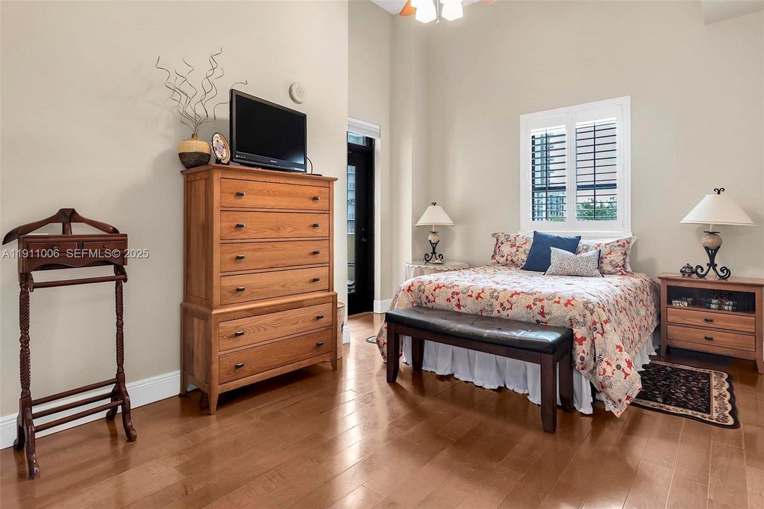 For Sale: $550,000 (2 beds, 2 baths, 1625 Square Feet)