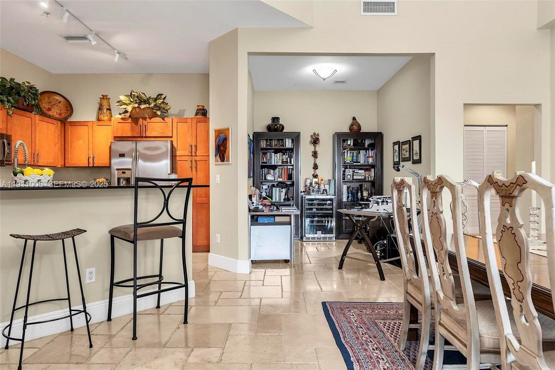 For Sale: $550,000 (2 beds, 2 baths, 1625 Square Feet)