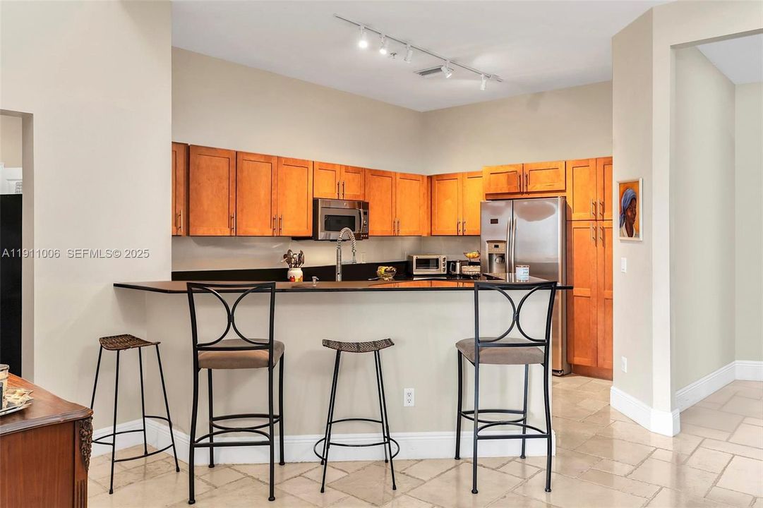 For Sale: $550,000 (2 beds, 2 baths, 1625 Square Feet)