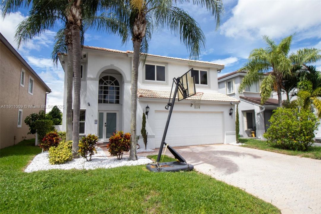 Active With Contract: $3,800 (4 beds, 2 baths, 2207 Square Feet)