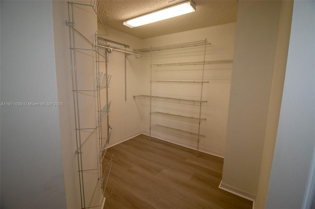 Active With Contract: $3,800 (4 beds, 2 baths, 2207 Square Feet)