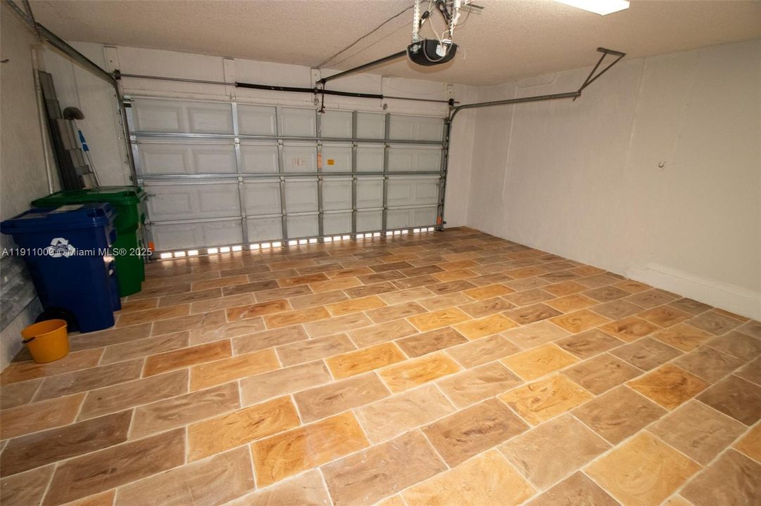 Active With Contract: $3,800 (4 beds, 2 baths, 2207 Square Feet)