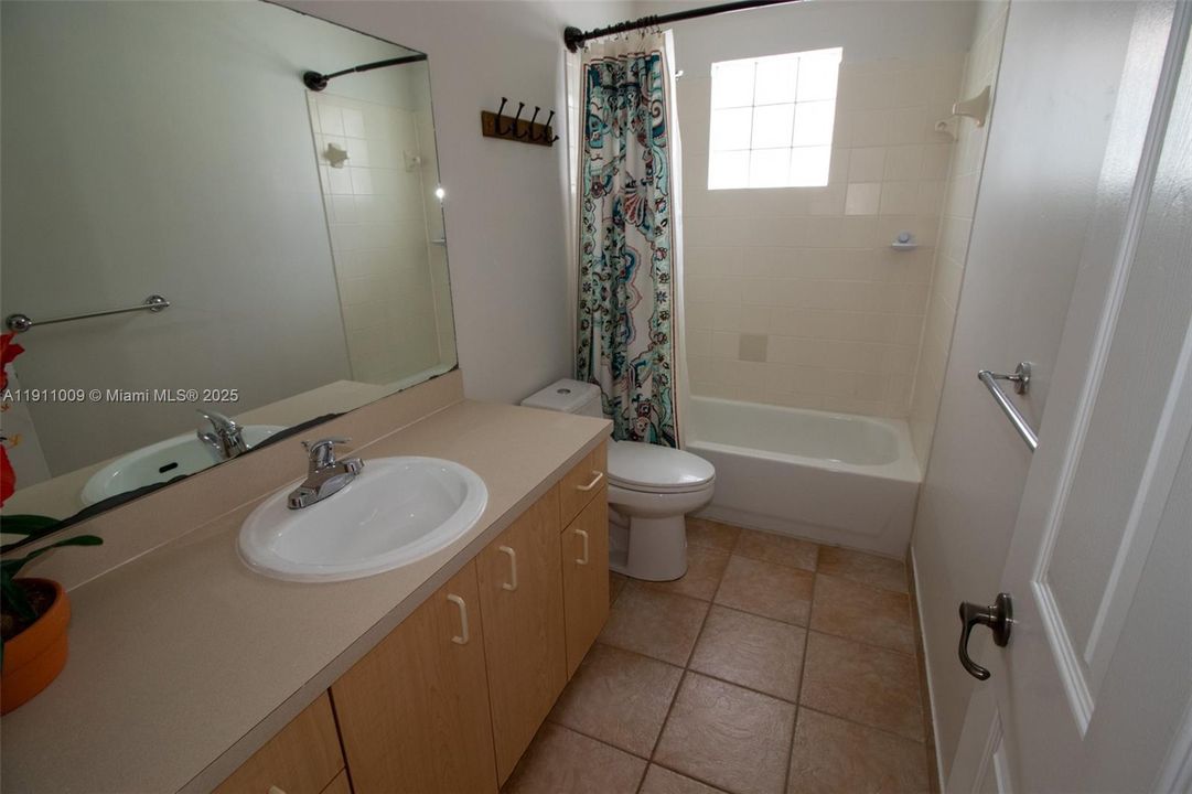 Active With Contract: $3,800 (4 beds, 2 baths, 2207 Square Feet)