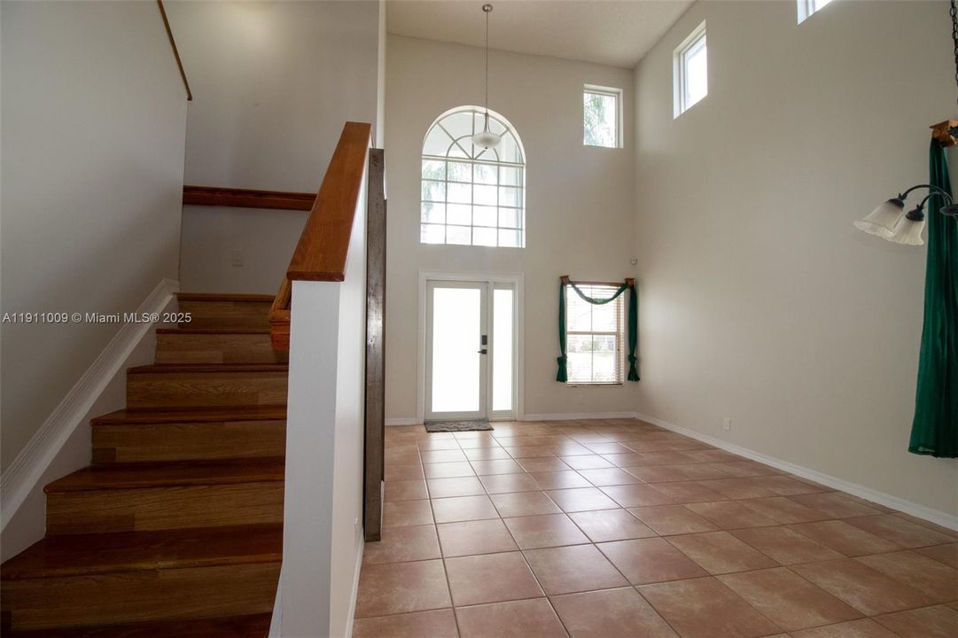 Active With Contract: $3,800 (4 beds, 2 baths, 2207 Square Feet)