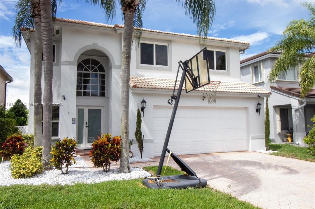 Active With Contract: $3,800 (4 beds, 2 baths, 2207 Square Feet)