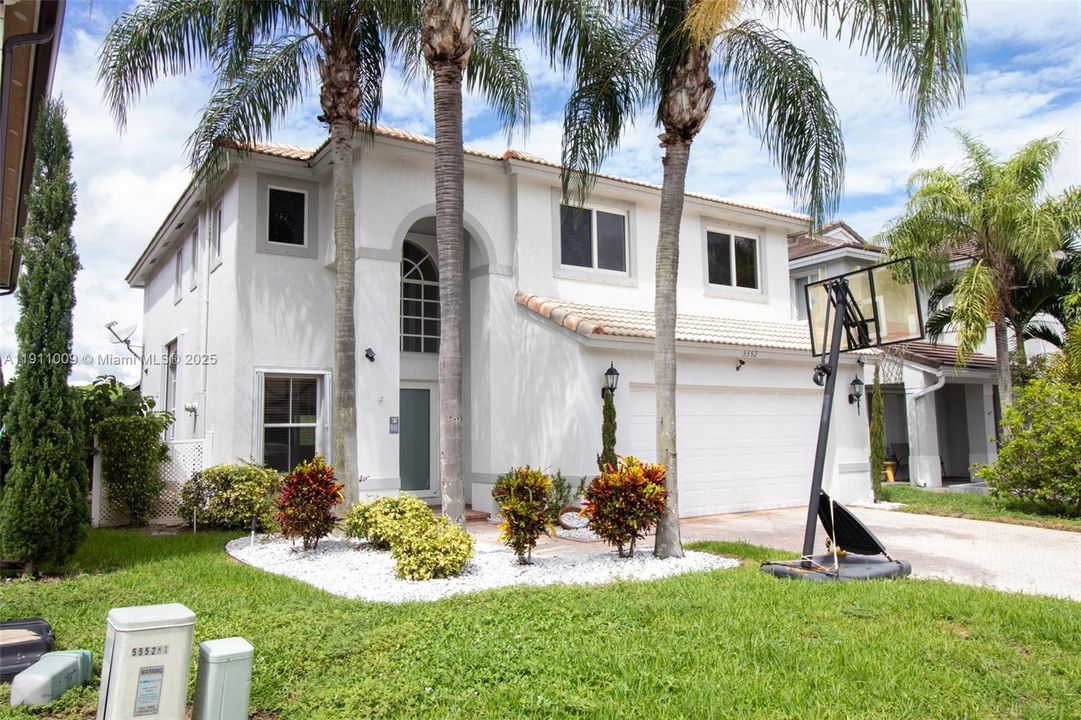 Active With Contract: $3,800 (4 beds, 2 baths, 2207 Square Feet)