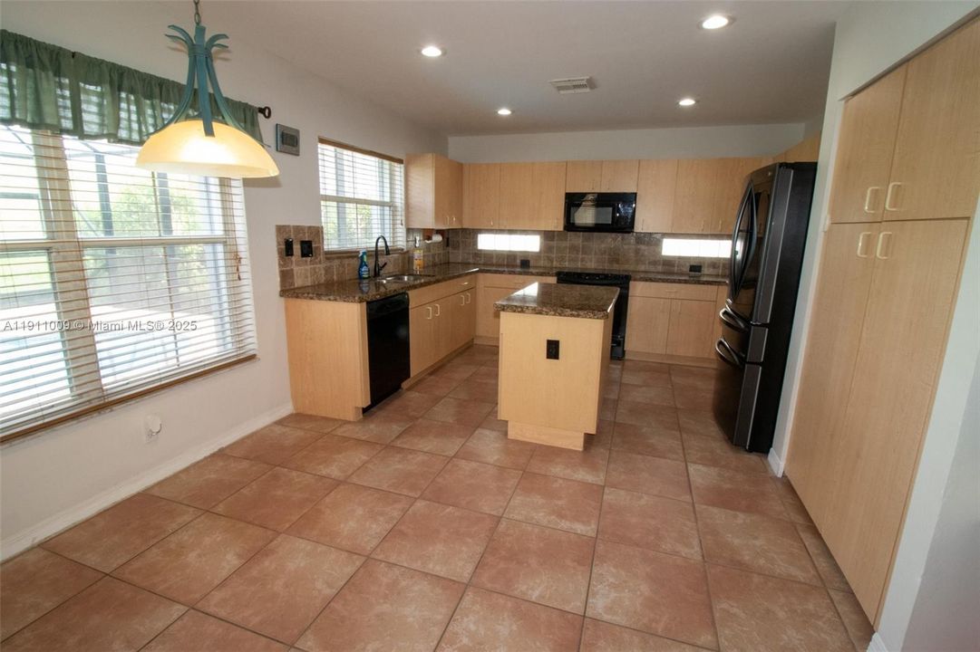 Active With Contract: $3,800 (4 beds, 2 baths, 2207 Square Feet)