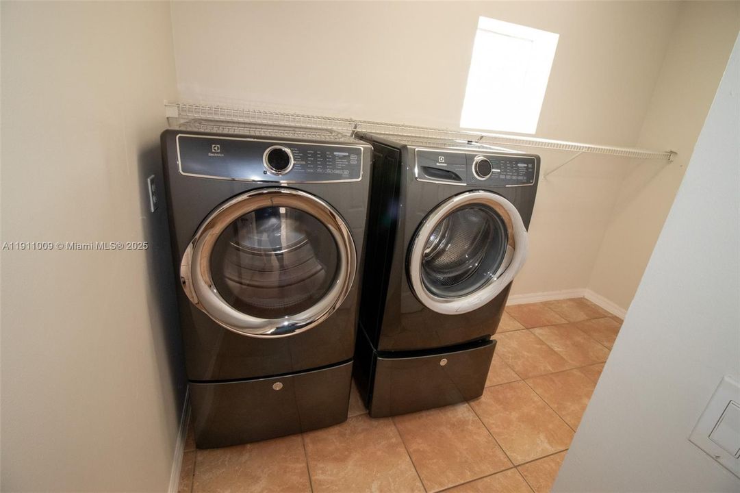 Active With Contract: $3,800 (4 beds, 2 baths, 2207 Square Feet)