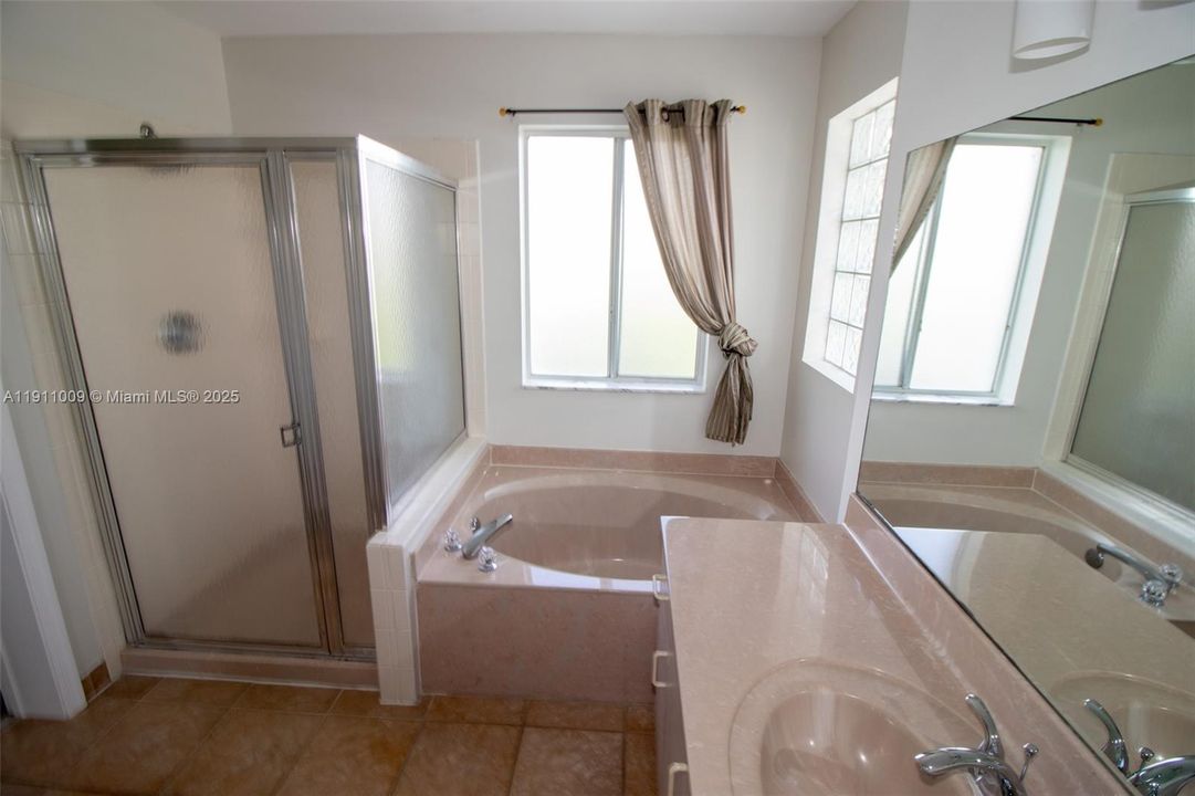 Active With Contract: $3,800 (4 beds, 2 baths, 2207 Square Feet)